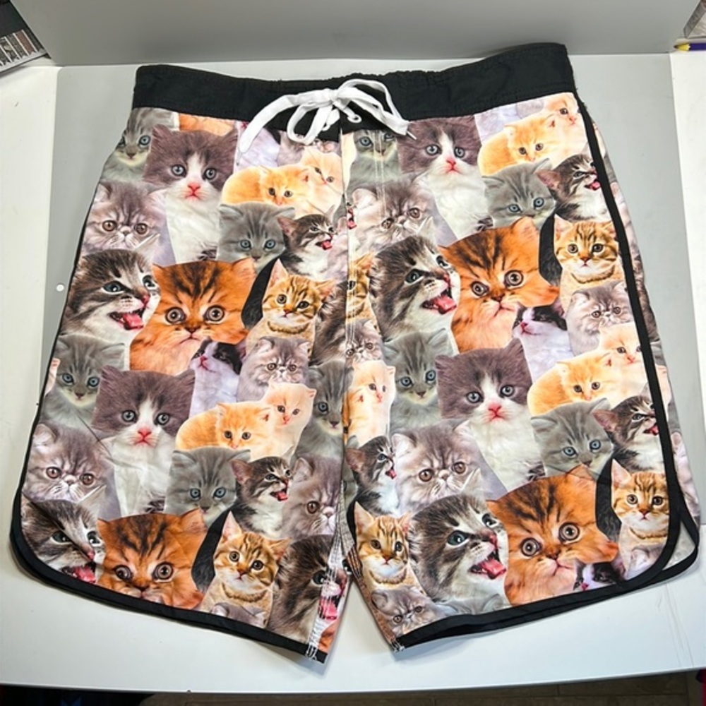 Bioworld Swim/Board shorts.  Cat/Kitten print mesh lining side/back pockets szXL